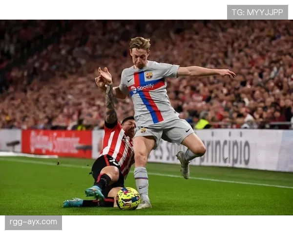 德容与布斯克茨后腰战术理解及执行差异分析