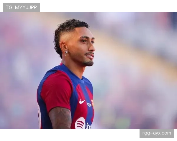 拉菲尼亚场外的奢华生活比赛场耀眼多了，这钱到底怎么花的？