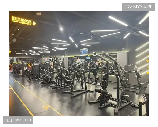 冯彦哲这自律程度，凌晨四点健身房打卡是日常？